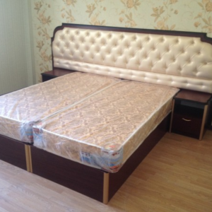 Двуспальная кровать со спинкой усиленная для гостиниц